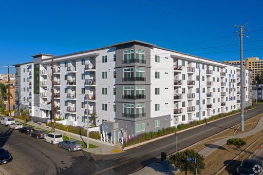Chic Luxurious 3 Bedrooms 2 Baths – photo 1