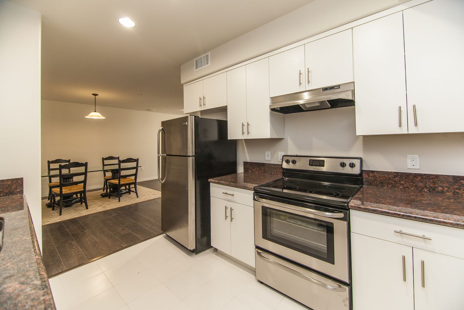 Sherman Oaks Apartment: 5100 Woodman Ave