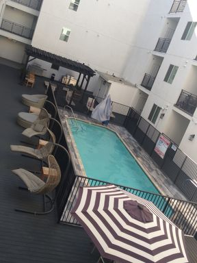 2 BEDROOM in NoHo Arts District. LOOK & LEASE SPECIALS! – photo 1