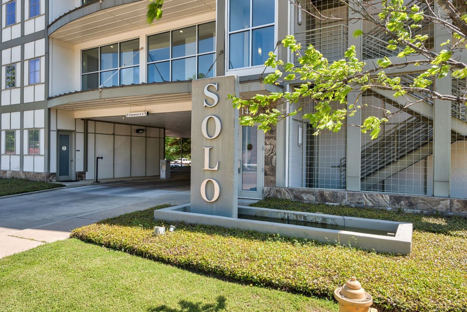 Oxford Apartment: 1430 University Avenue
