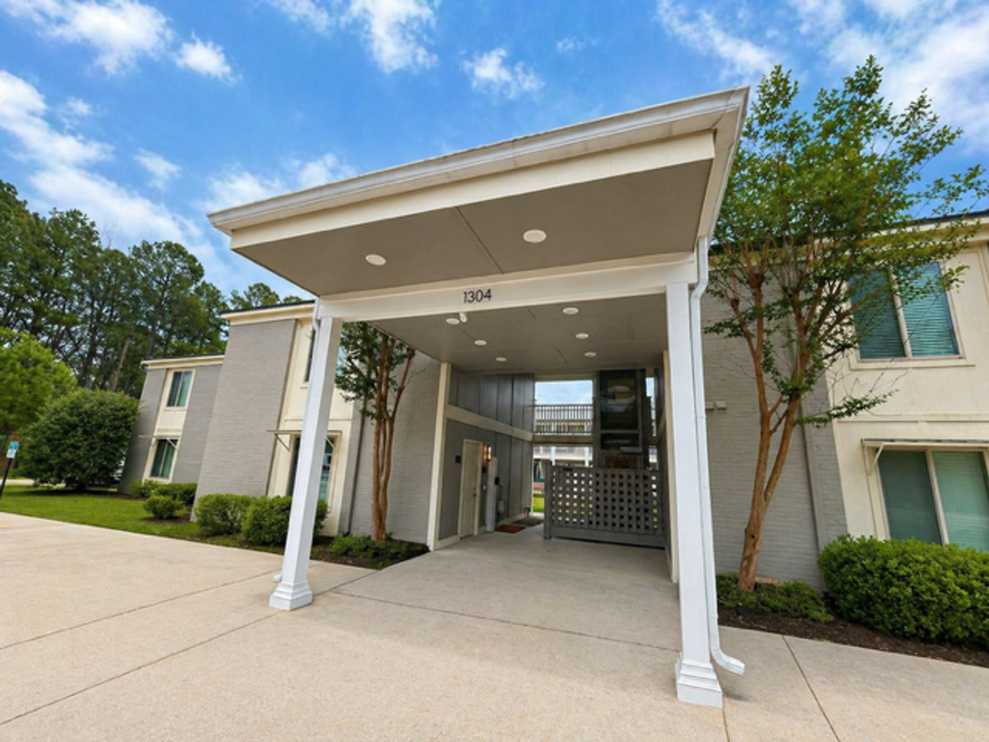 Oxford Apartment: 1304 Elliott Drive