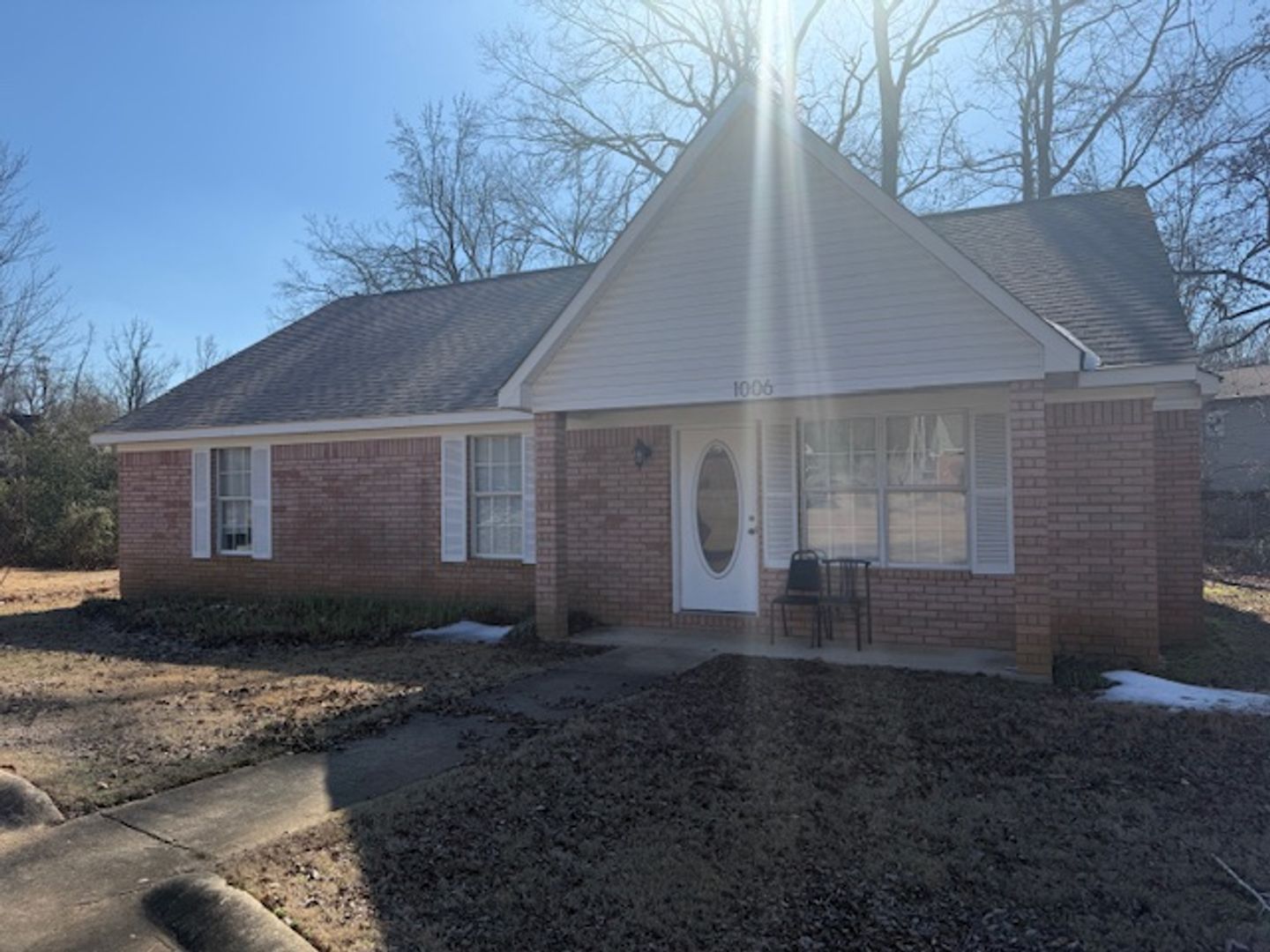 Oxford House: 1006 Creekside Place