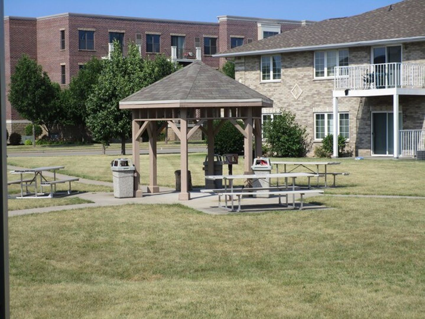 Oshkosh Apartment: 500-526 Marion Rd