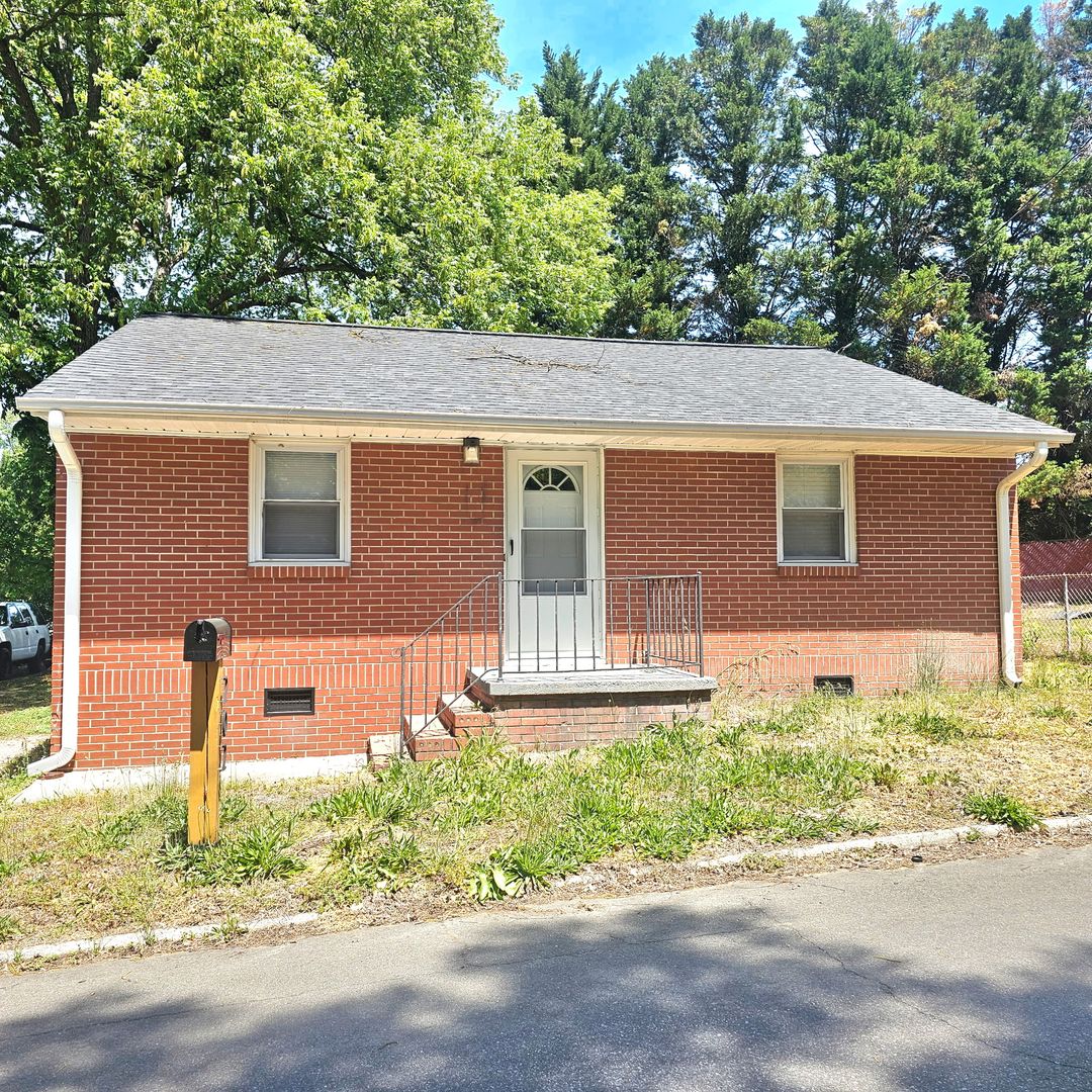 Reidsville House: 202 Mulberry