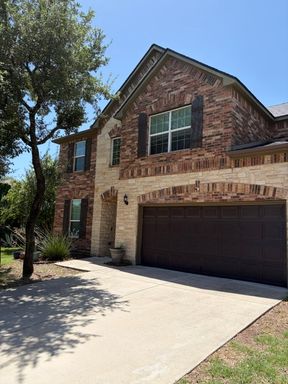 Spacious, High valued home, easily accommodating large families – photo 1