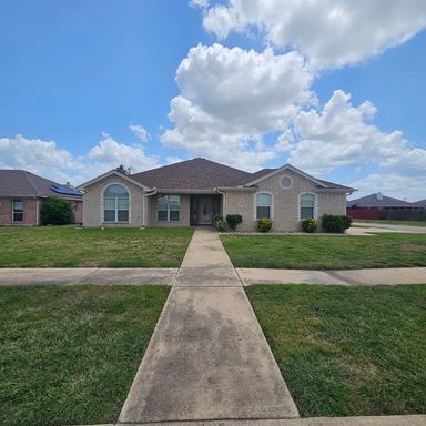 Corner lot home with large yard – photo 1