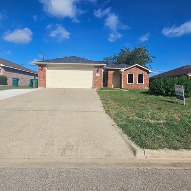 Looking for a place where you can really live? This lovely 3 bedroom, 2 bathroom home is ready to welcome you! – photo 1
