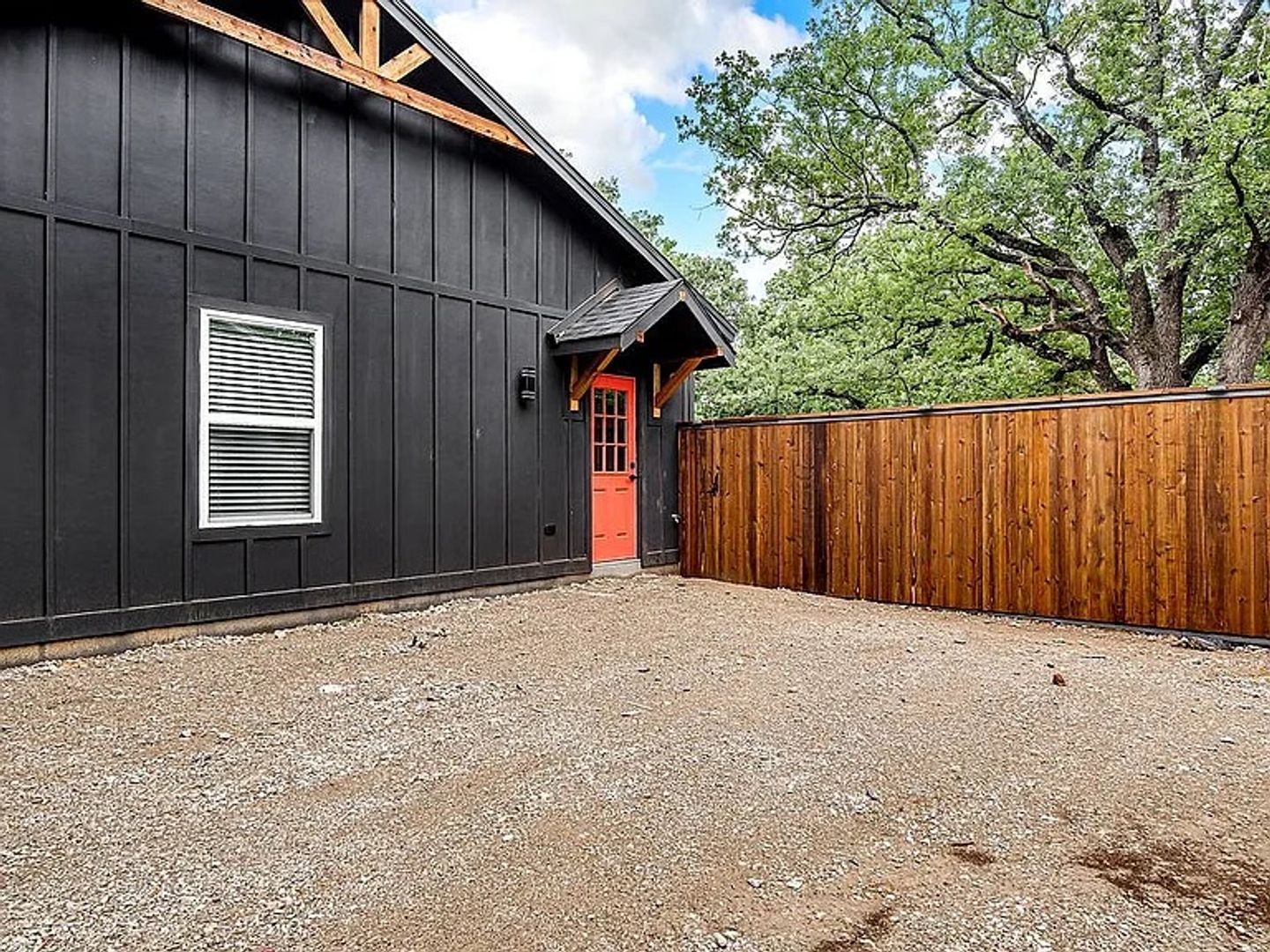 90 Live Oak St 3 of 12