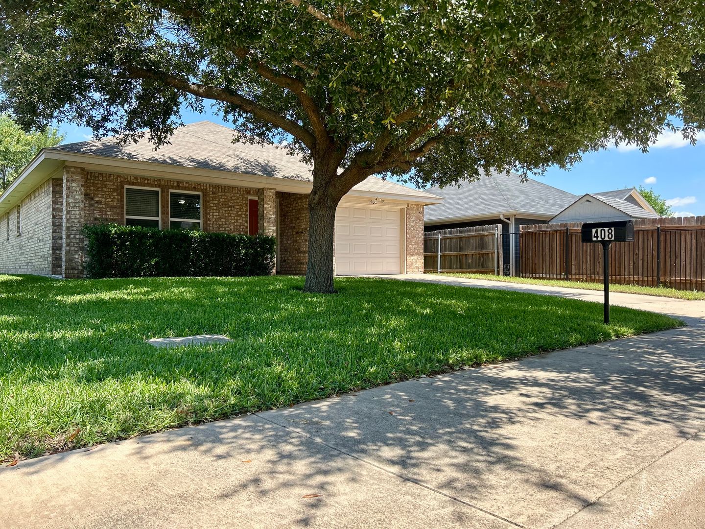 Burleson House: 408 Oak St