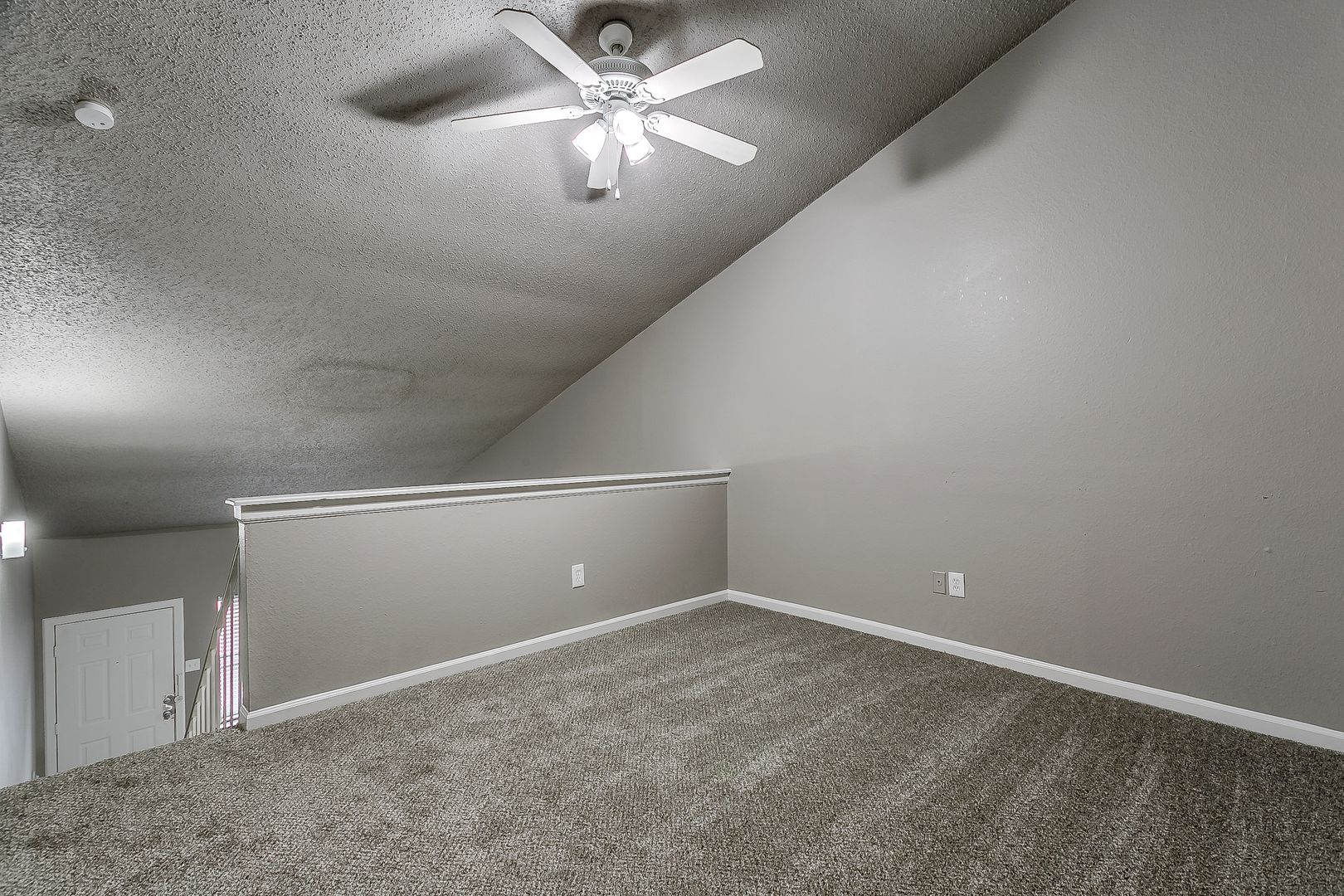 Crowley Apartment: 200 N Tarrant St