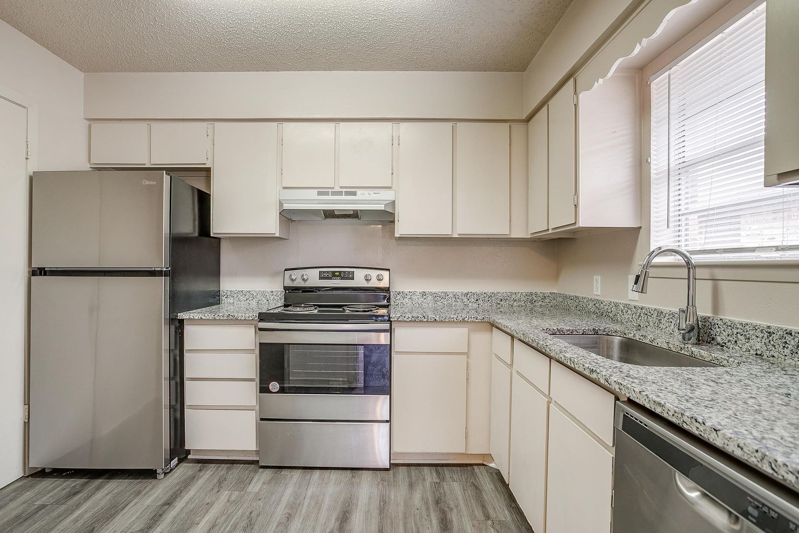 Cleburne Apartment: 1635 Westridge