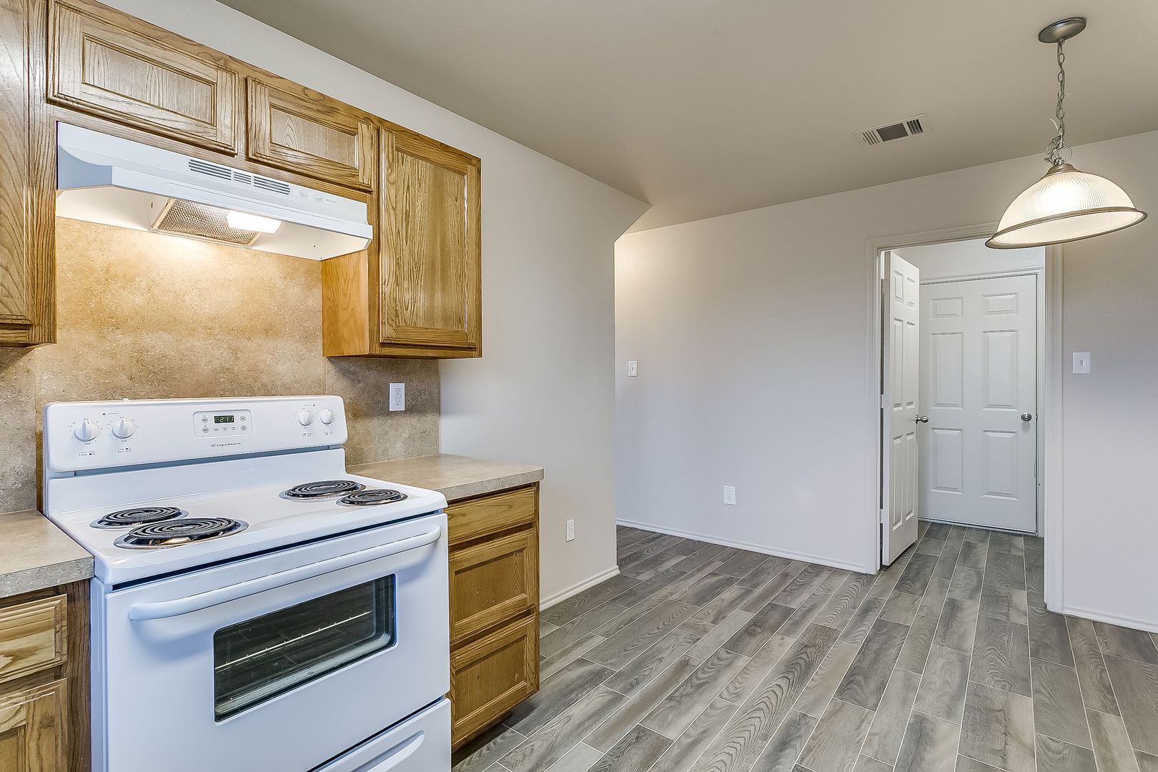 Burleson Apartment: 139 W. Ellison St.