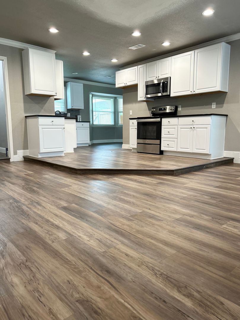 Burleson House: 329 SE Robert