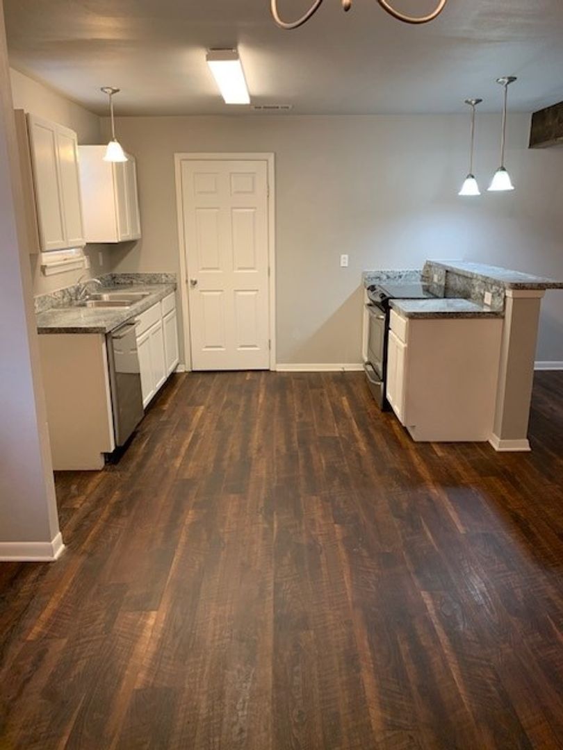 Burleson House: 832 SW Southridge