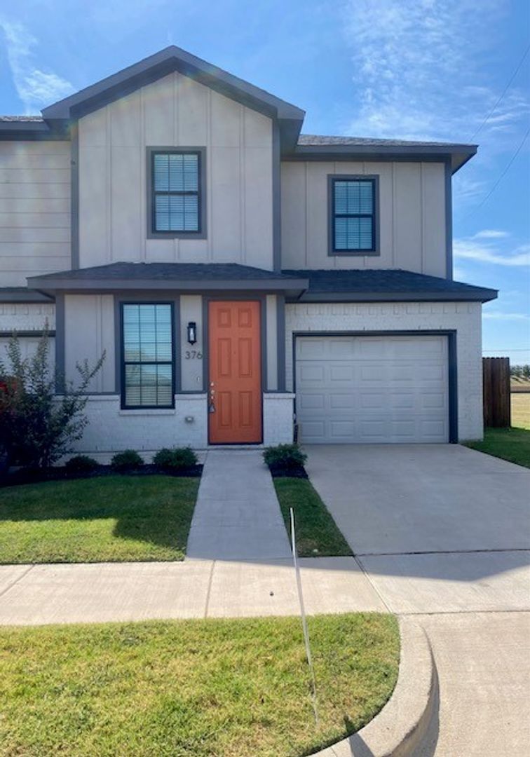 Burleson House: 376 Hemphill St