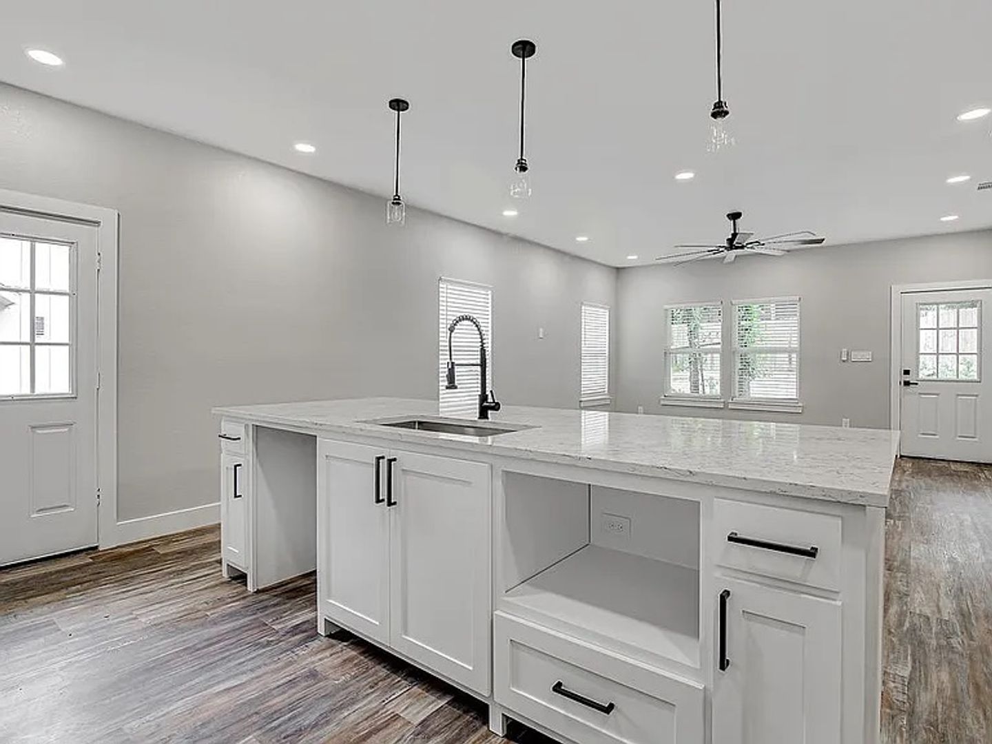90 Live Oak St 6 of 12