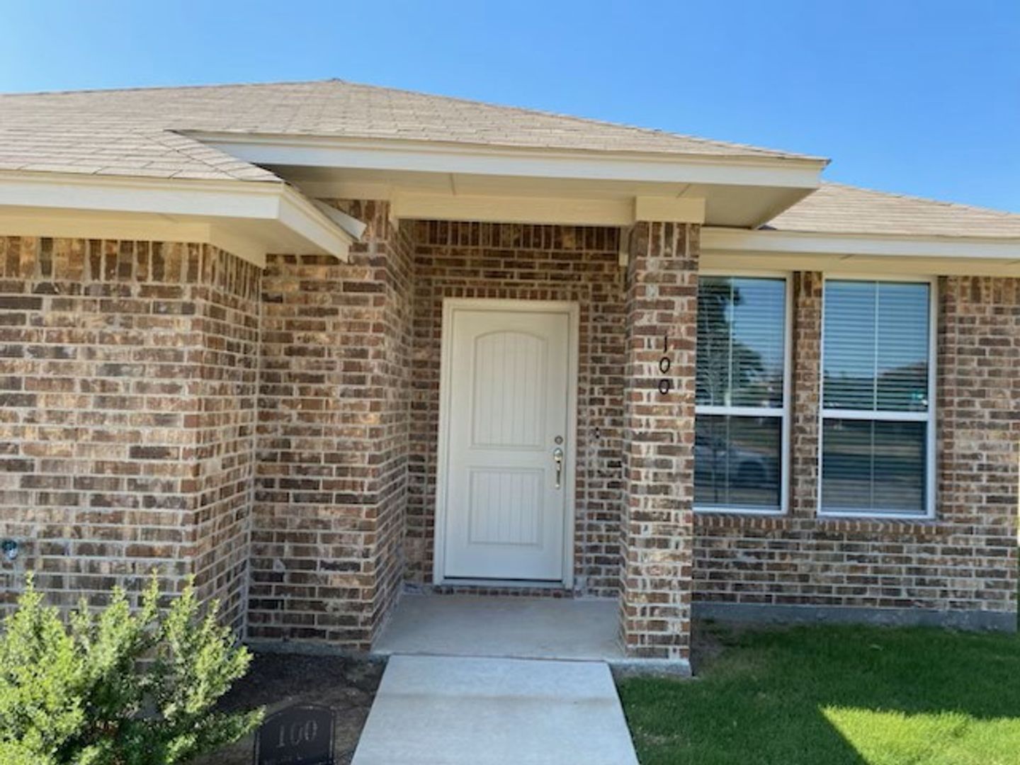 Burleson House: 100 Arnold Ave