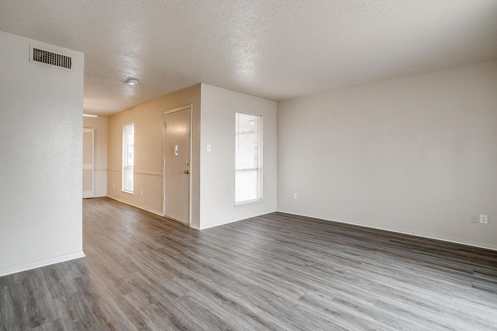Cleburne Apartment: 1623 Westridge