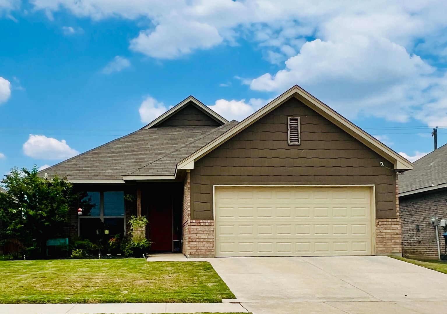 Fort Worth House: 5520 McLanahan Lane