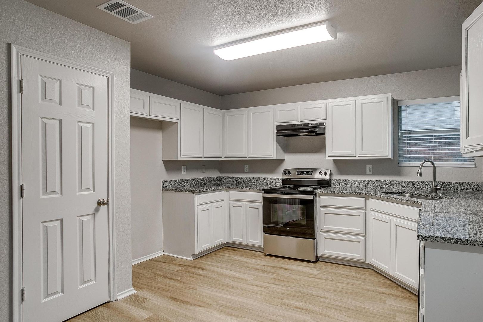Burleson House: 2616 Castle Pines