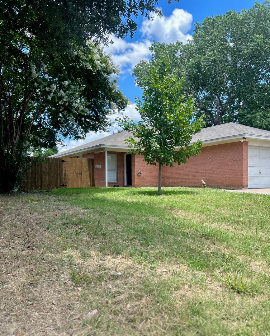 Burleson House: 427 Arnold