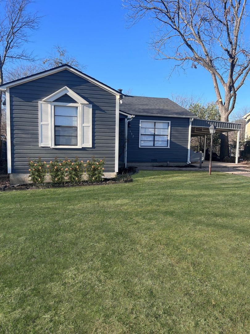 Burleson House: 132 SE Tarrant Street