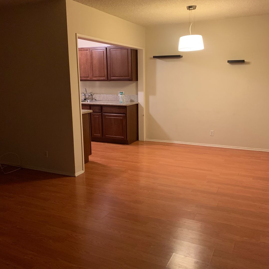 Santa Monica Apartment: 1013 Ocean Park Blvd.