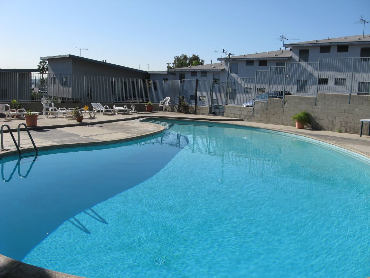 Los Angeles Apartment: 10777 Rose Ave.