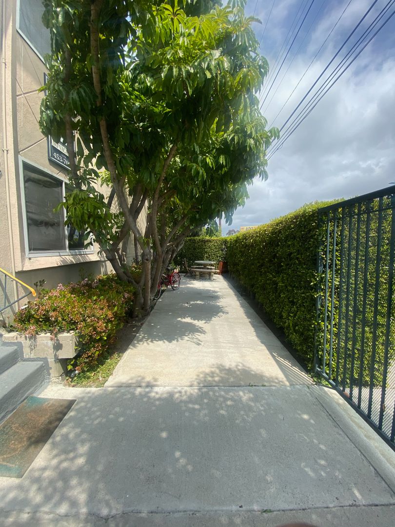 Los Angeles Apartment: 11857 Jefferson Blvd.