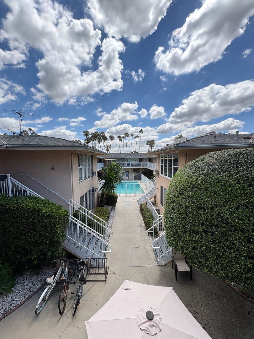 Los Angeles Apartment: 1834 N. Harvard Blvd.