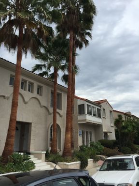 Fairfax and Wilshire Blvd Studio Apartment – photo 1
