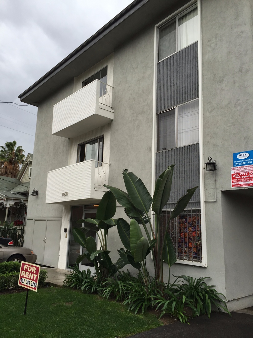 Los Angeles Apartment: 1008 W. 24th St.