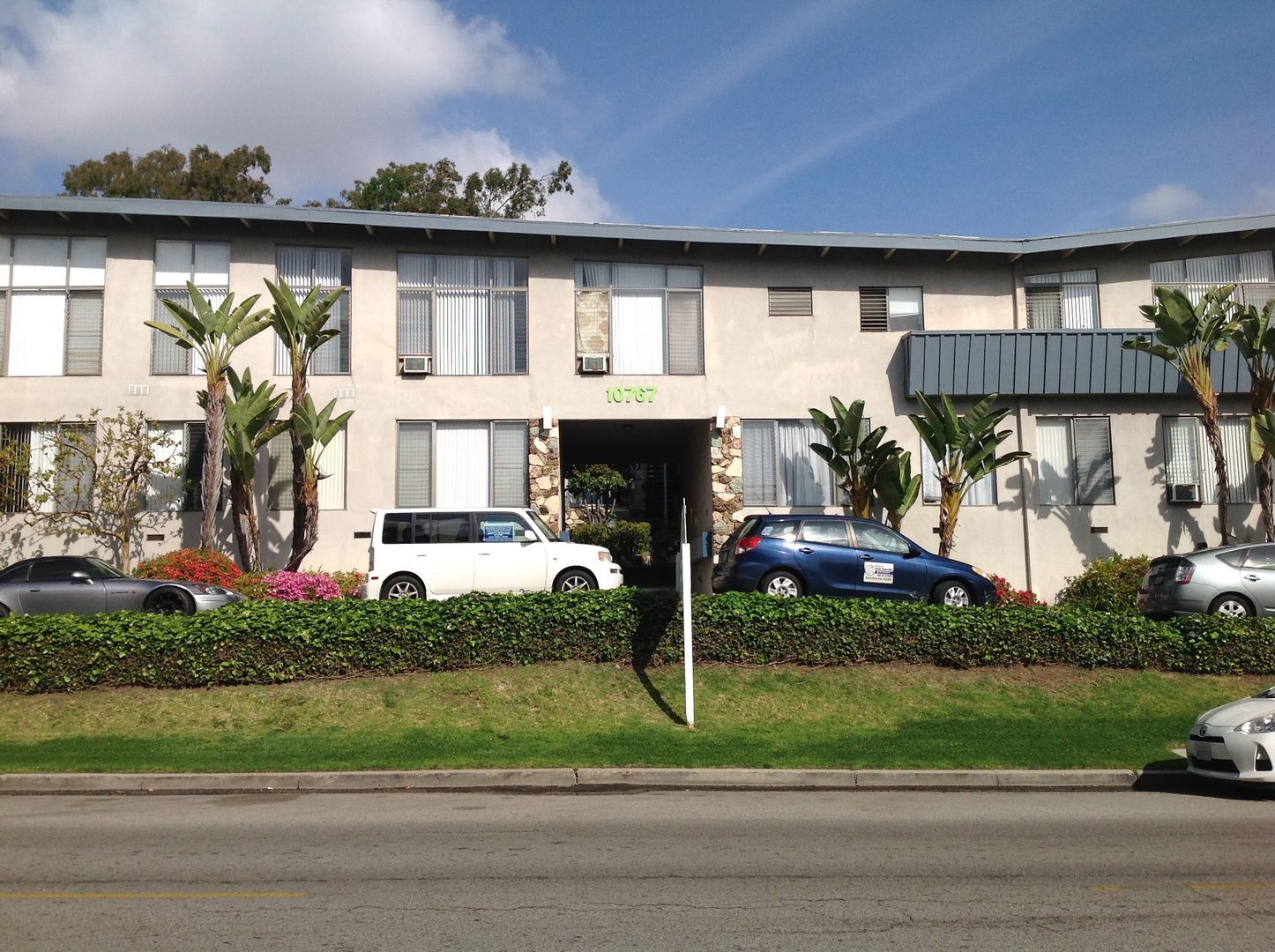 Los Angeles Apartment: 10767 Rose Ave.