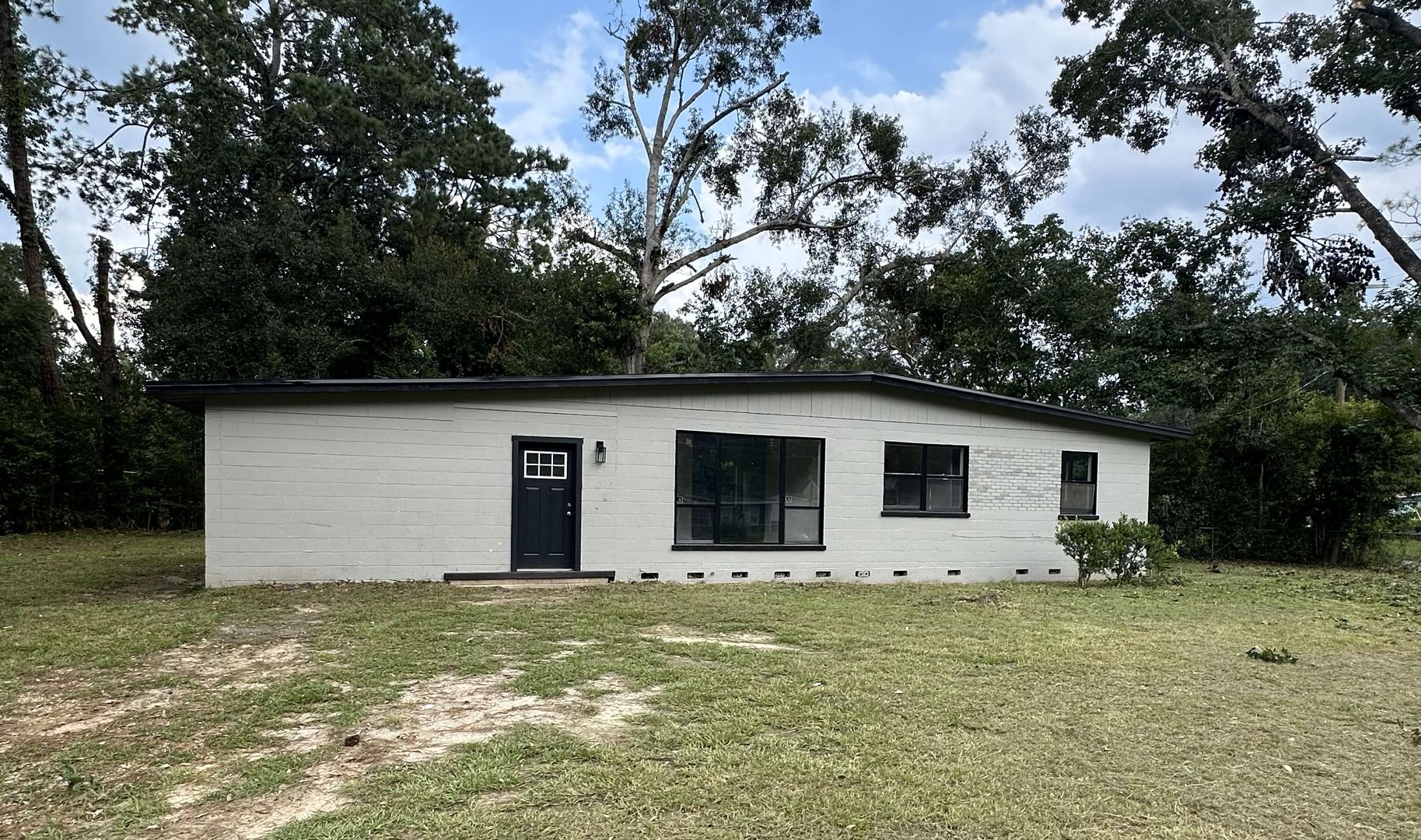 Tallahassee House: 700 Apache St