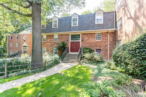 Charming and Spacious 2BR/1FB and a Den Condo Unit - Backing to Wooded and common area- Amazing Location – photo 1