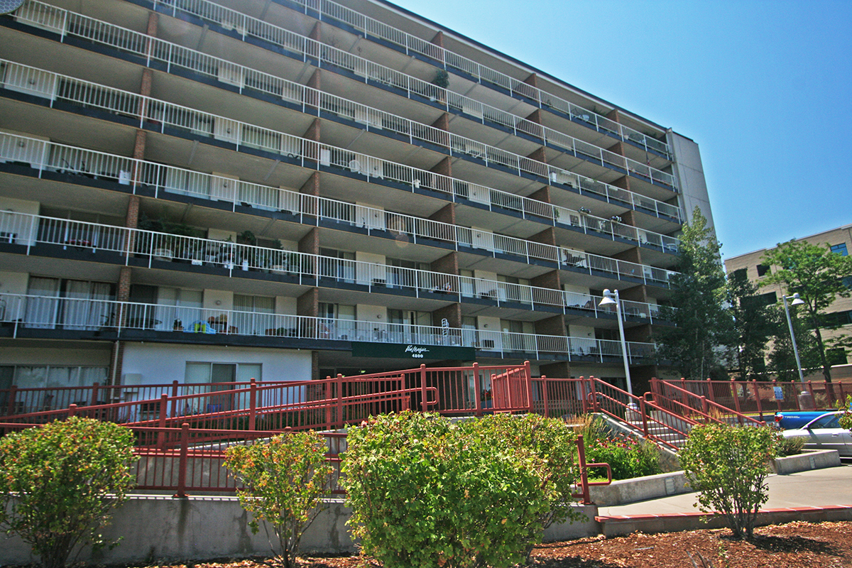 Denver Condo: 4800 Hale Pkwy #303