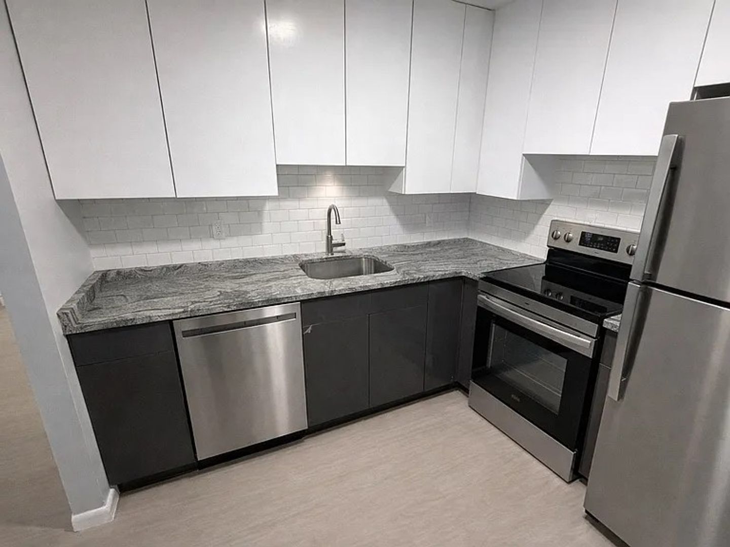 Marshfield Apartment: 1330 Ocean St