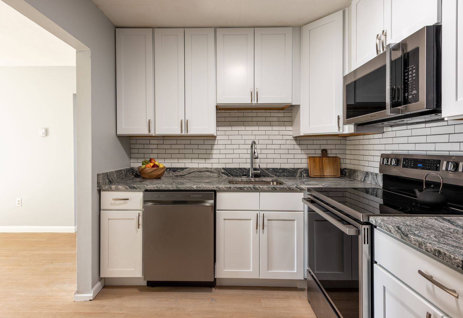 Marshfield Apartment: 1330 Ocean St