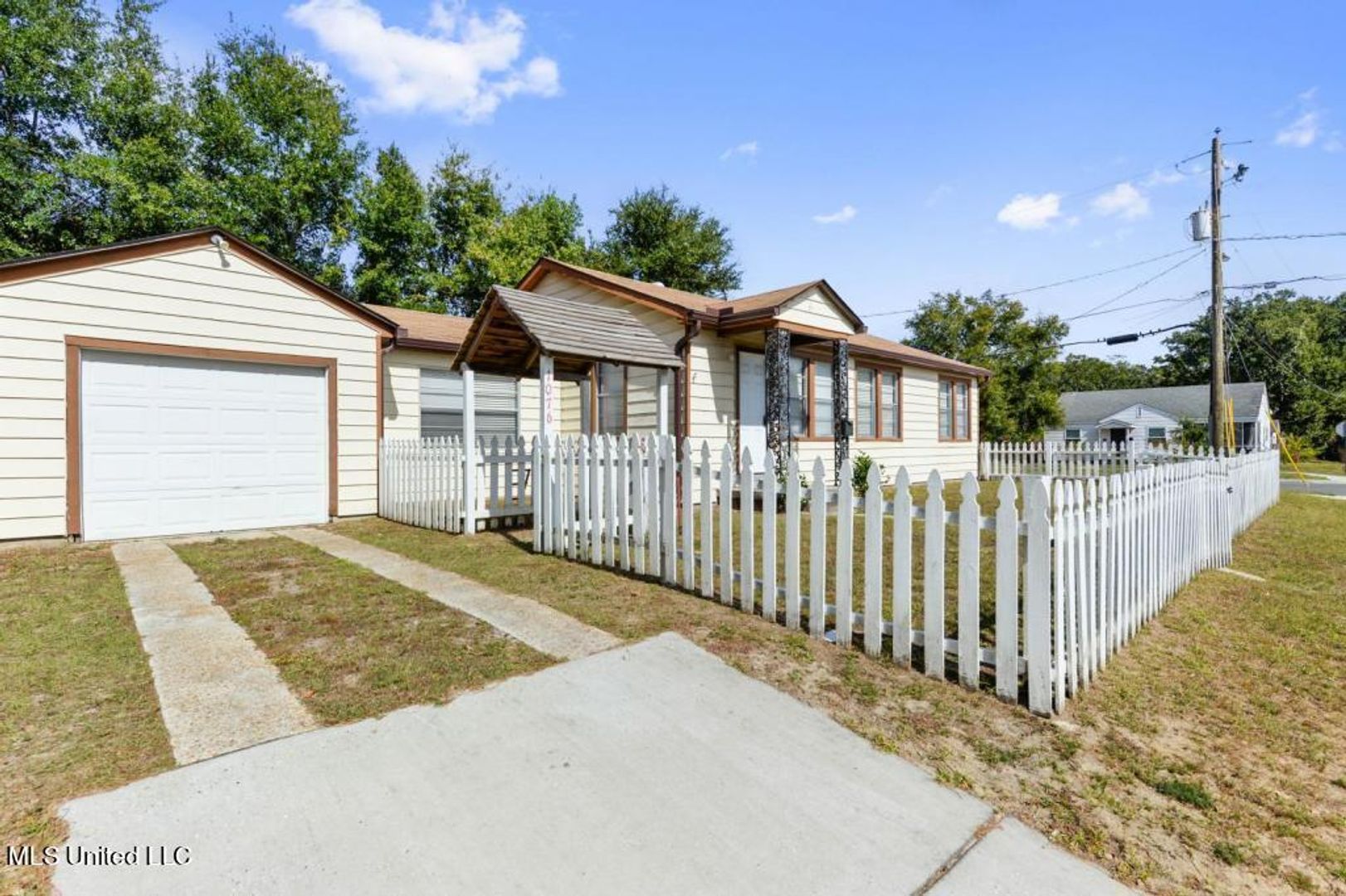 Biloxi House: 1076 Cherokee Street