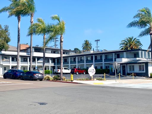 Perfect Beach Studios Available in the Heart of La Jolla! Only $1,700/mo!