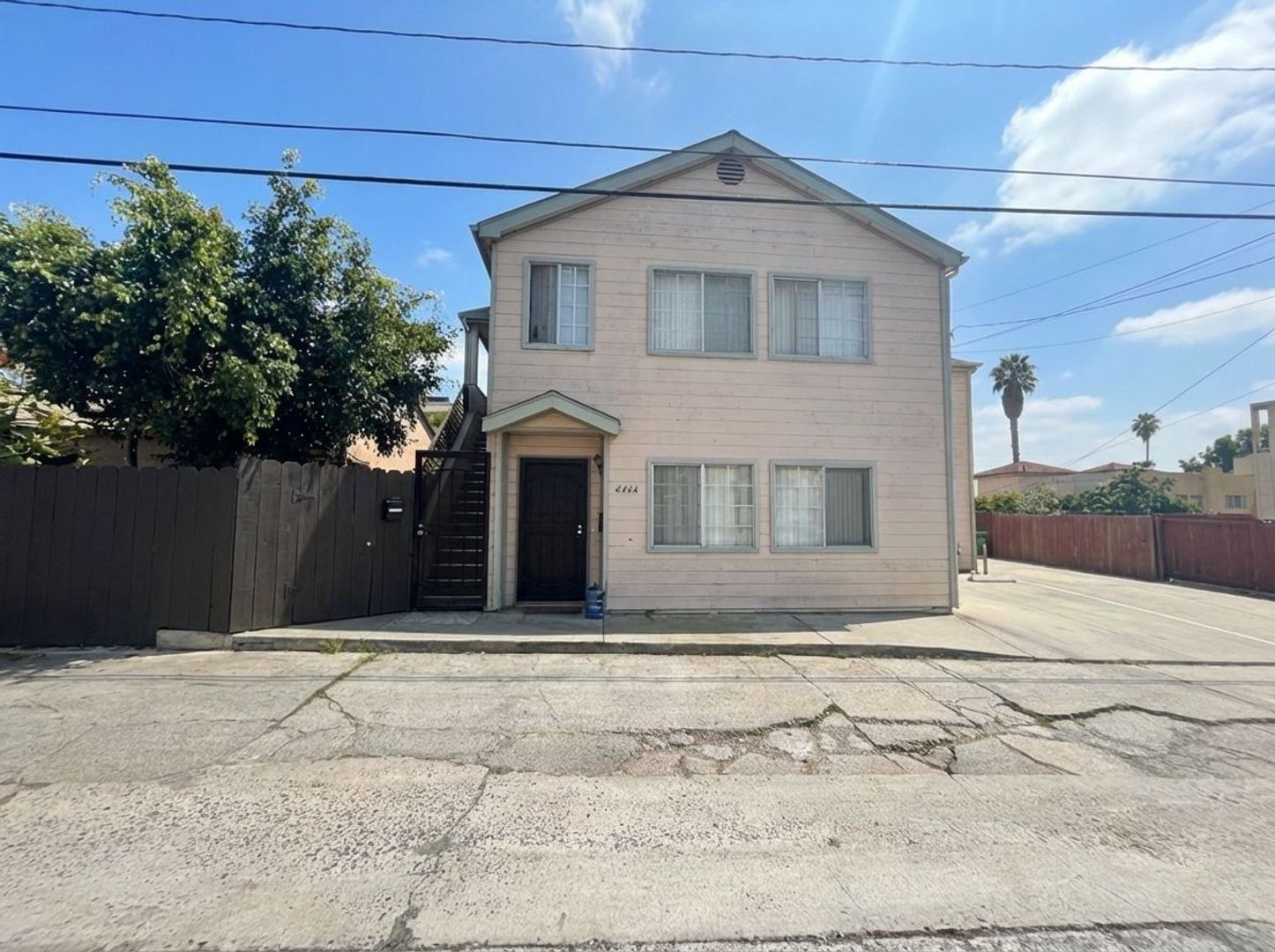 San Diego Apartment: 4464 Noyes Street