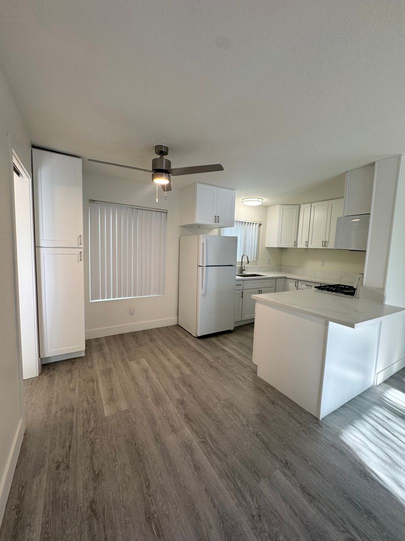SAN DIEGO Apartment: 4445 FANUEL ST