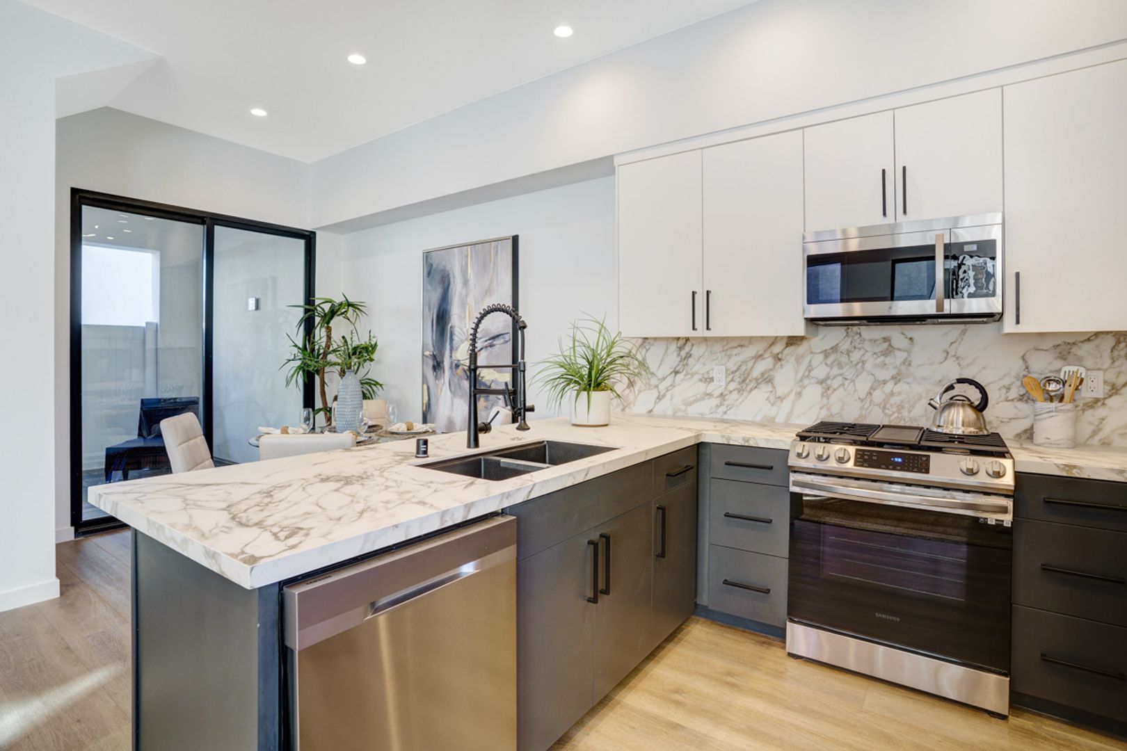 COASTAL LIVING AWAITS IN PACIFIC BEACH! Spacious, Gorgeous 3BA/2BA | $5,800/mo! 3 of 12
