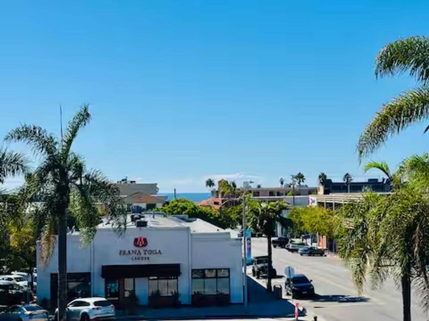 LA JOLLA Apartment: 1141 SILVERADO ST. #101