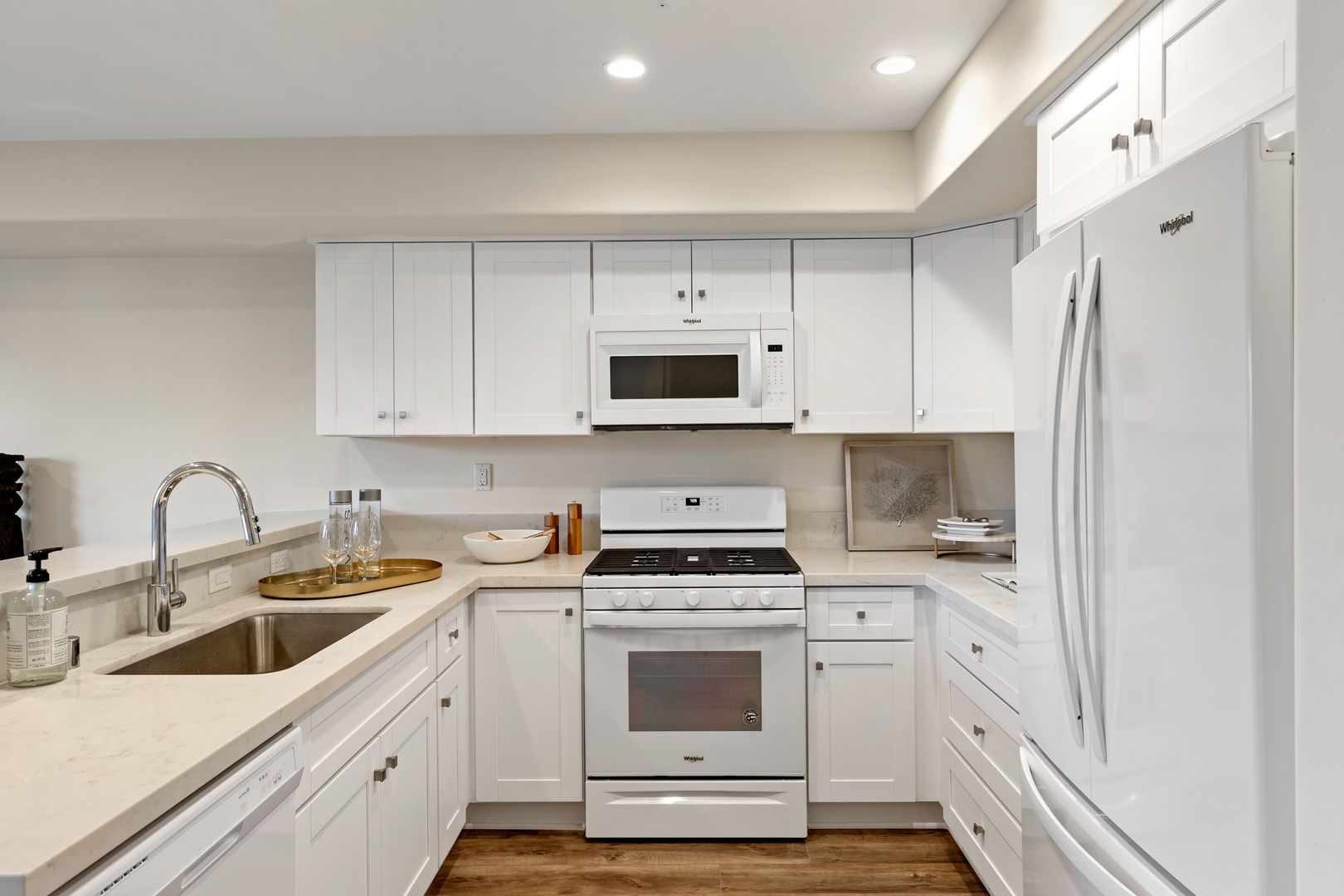 3BD/3BA PRISTINE LUXURY BEACH CONDO! - 1 Block from the Beach! - $6,495/mo! 4 of 12