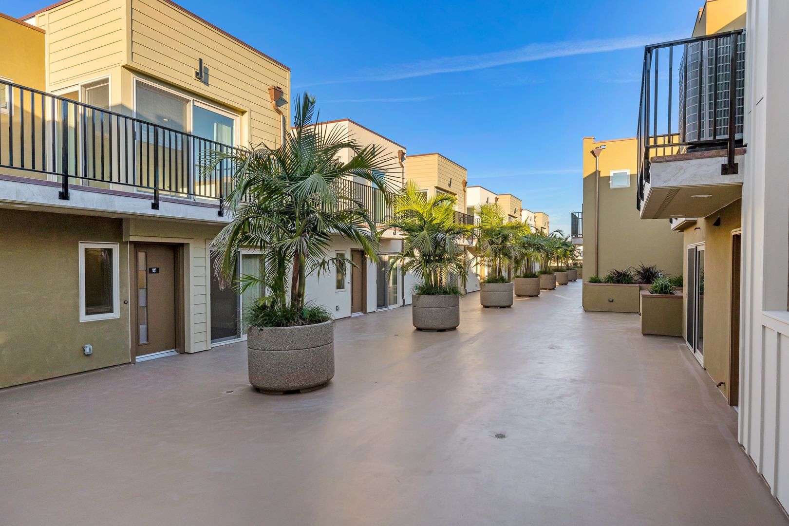 3BD/3BA PRISTINE LUXURY BEACH CONDO! - 1 Block from the Beach! - $6,495/mo! 11 of 12