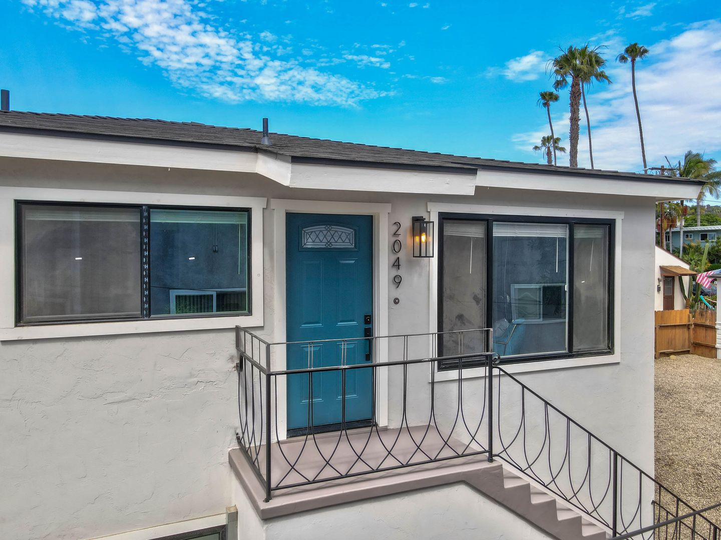 STUNNING UPGRADED UPSTAIRS 2BD/2BA UNIT IN PACIFIC BEACH! $3,995/mo