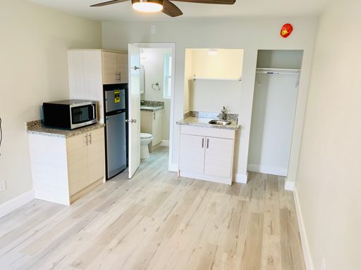 Beach Studios Available in the Heart of La Jolla! Only $1,800/mo!