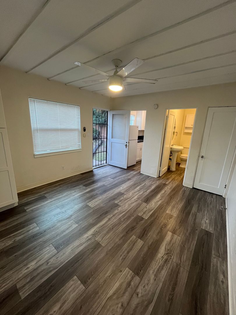 San Diego Apartment: 3037.5 Juniper St