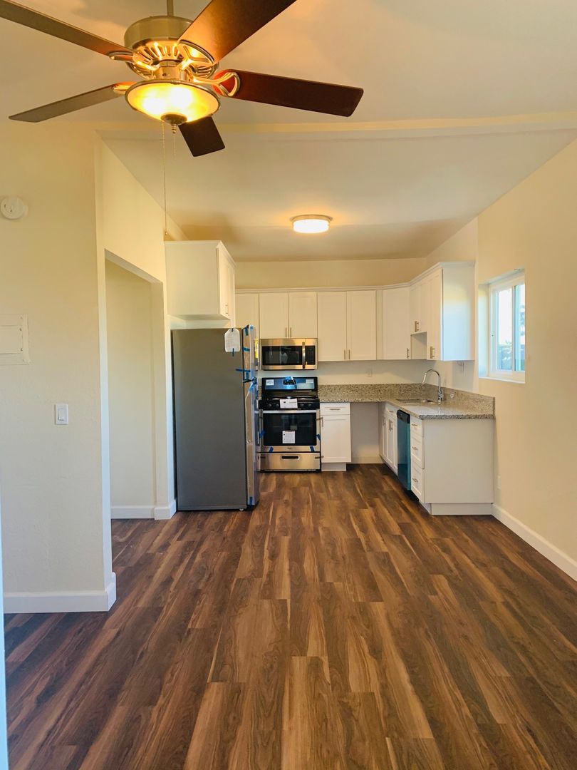 SAN DIEGO Apartment: 2221 ABBOTT STREET #4